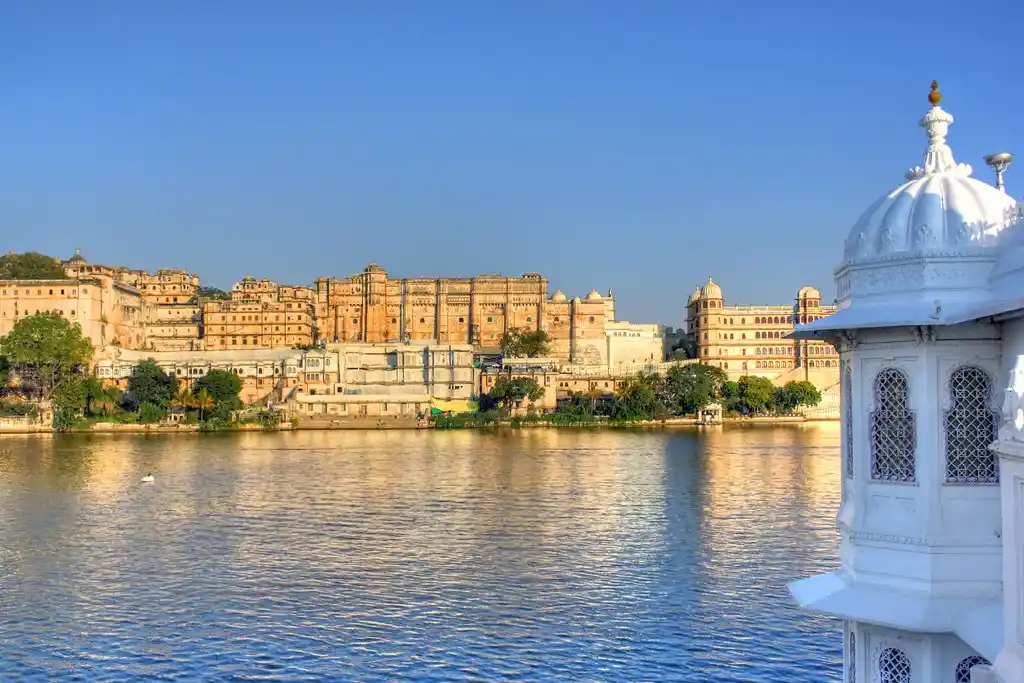 Romantic Udaipur Getaway: Lakes, Palaces & Sunset Views